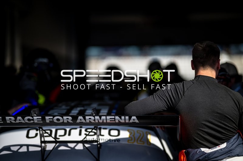 Fahrzeug in der Boxengasse