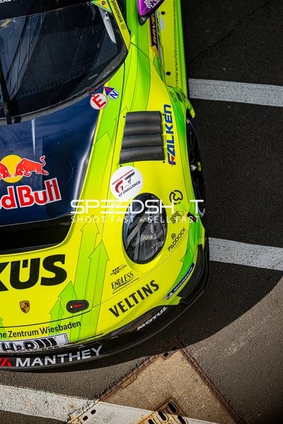 Porsche 911 GT3 R in der Boxengasse