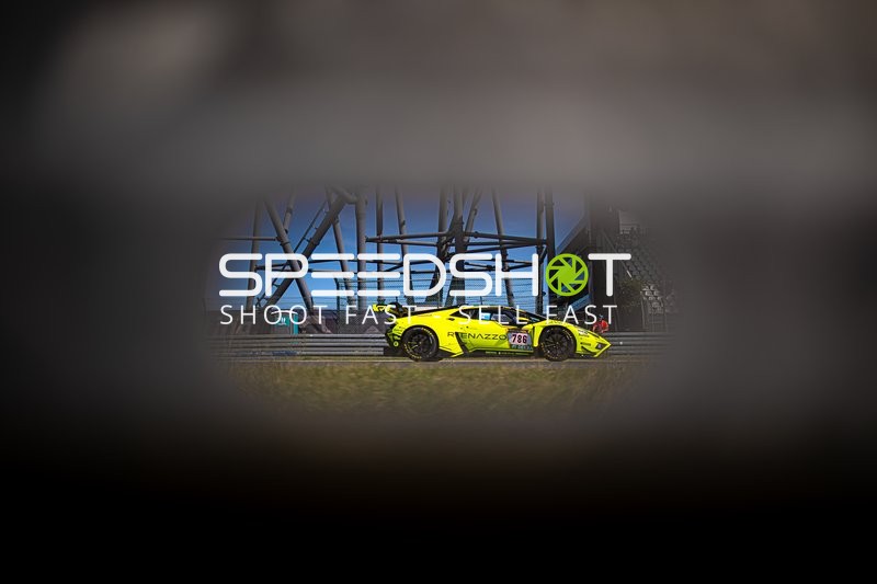 Rennfahrzeug auf der Rennstrecke