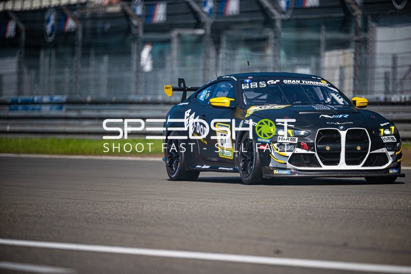 Rennfahrzeug auf der Rennstrecke