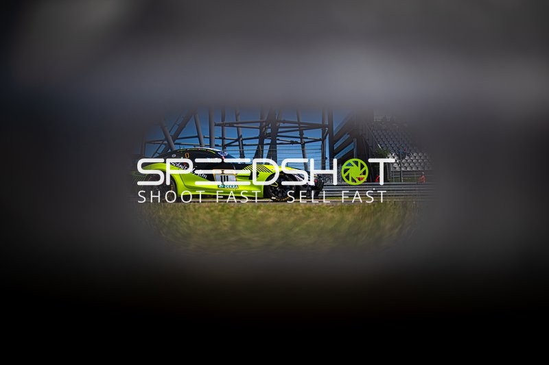 Mercedes-AMG GT3 mit Startnummer 111