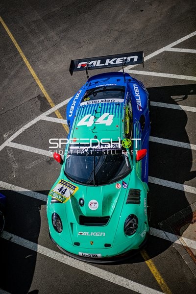 Fahrzeug in der Boxengasse