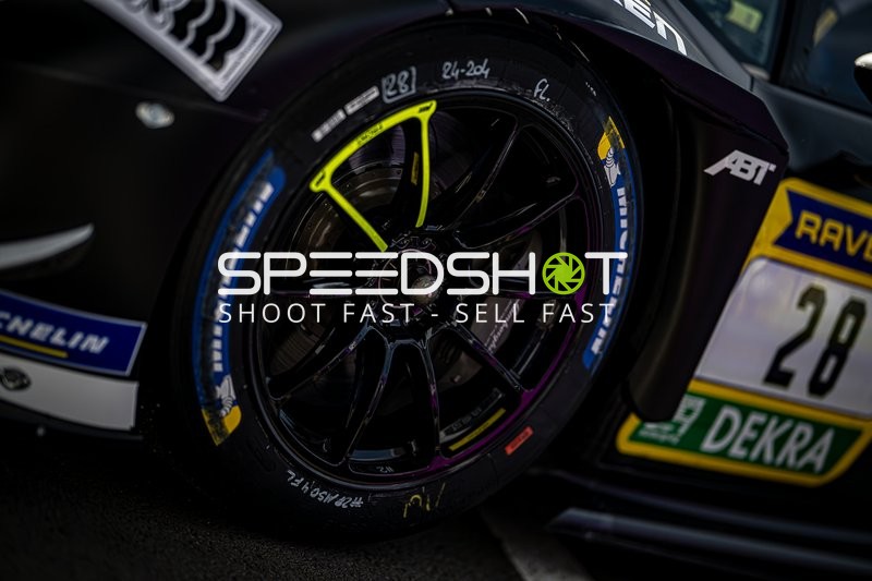 Rennfahrzeug auf der Rennstrecke