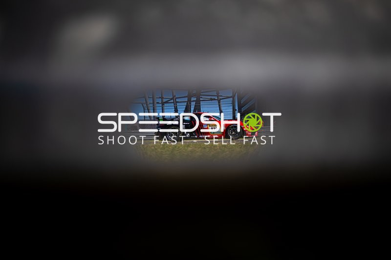 Rennfahrzeug auf der Rennstrecke