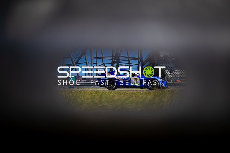 Rennfahrzeug auf der Rennstrecke