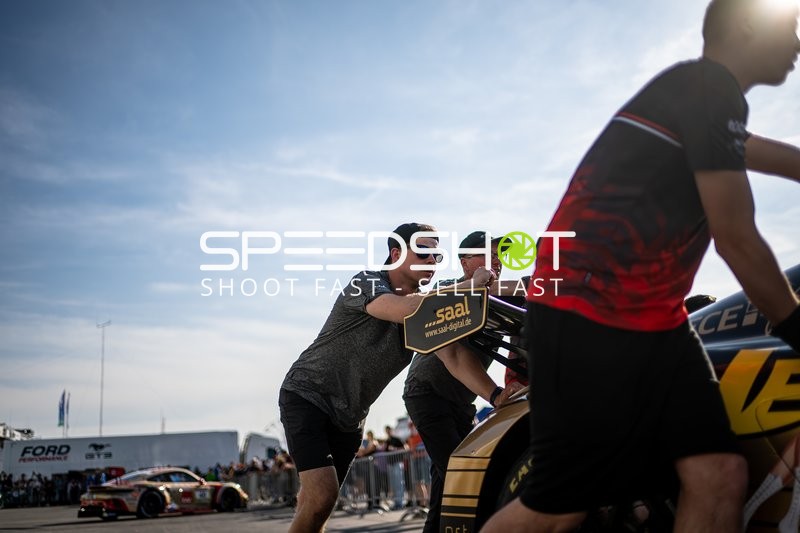 Mechaniker in der Boxengasse