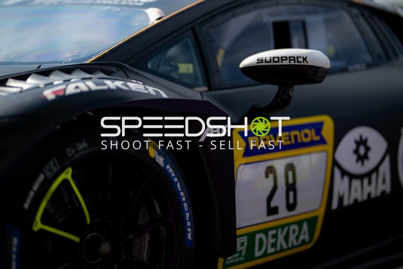 Rennfahrzeug auf der Rennstrecke