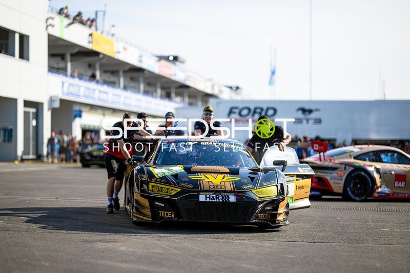 Fahrzeug wird geschoben