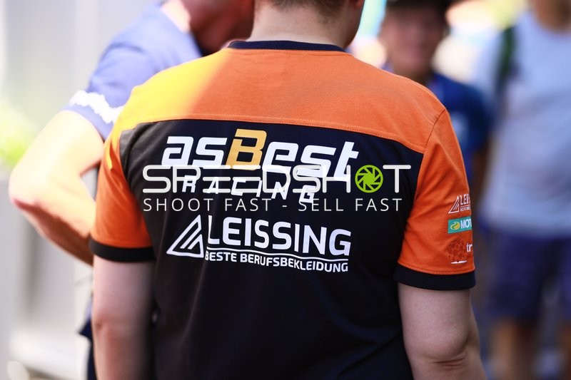 Teammitglieder bei Motorsport-Event