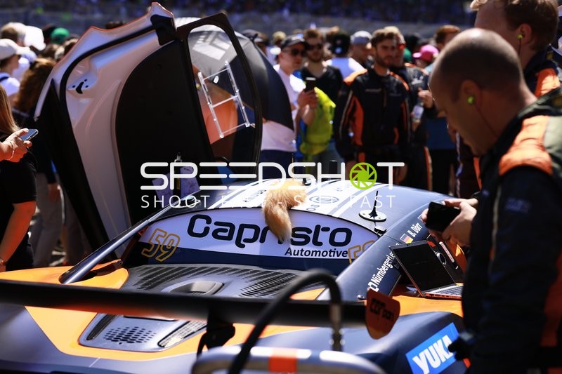 Fahrzeug in der Boxengasse