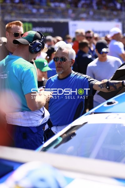 Teamarbeit in der Boxengasse