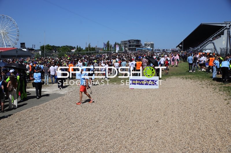 Zuschauer beim 24h Rennen 2025