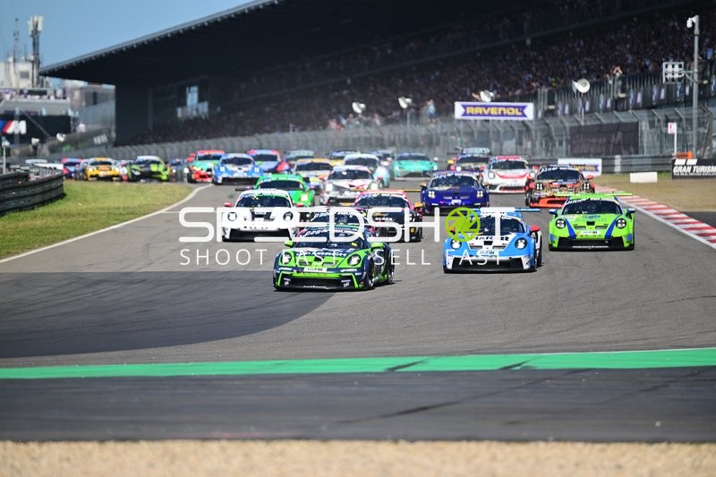 Start des 24h Rennens 2025 am Nürburgring