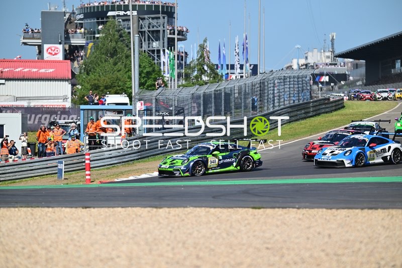 Rennfahrzeuge auf der Rennstrecke