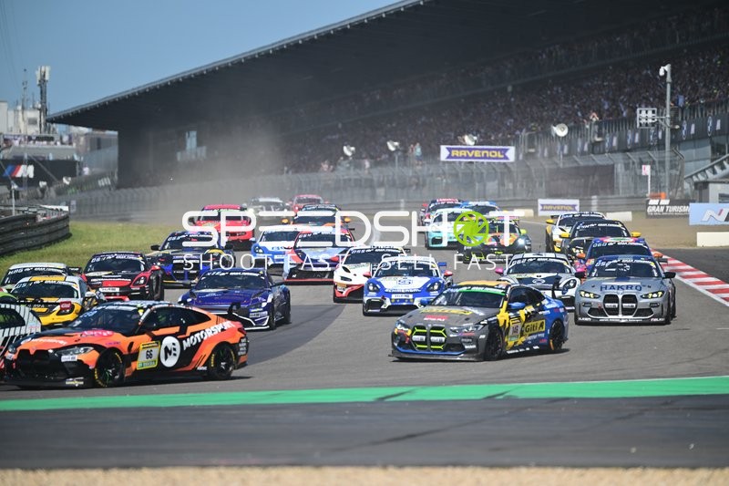 Startphase beim 24h Rennen 2025 Nürburgring