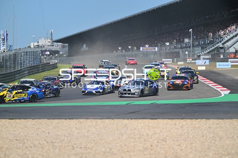 Rennfahrzeuge auf der Rennstrecke