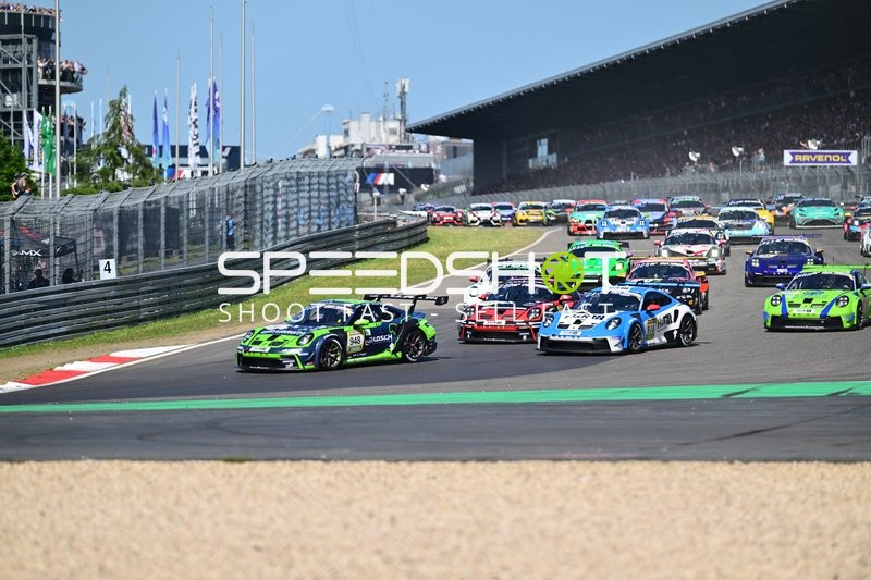 Rennfahrzeuge auf der Rennstrecke