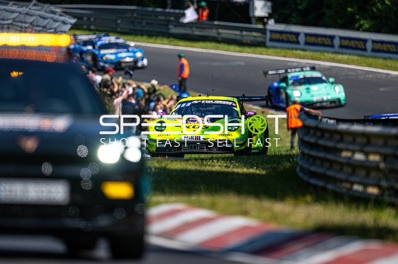 Rennfahrzeuge auf der Strecke