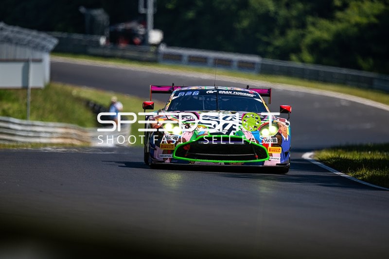 Rennfahrzeug auf der Rennstrecke