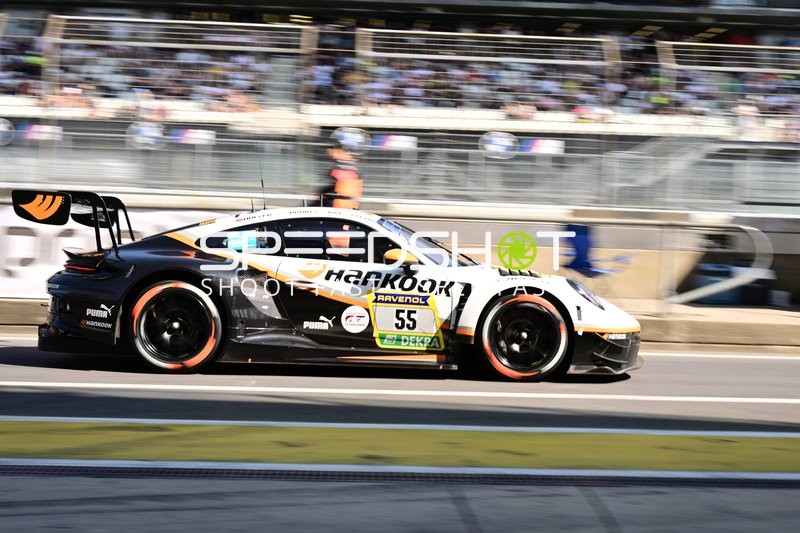 Rennfahrzeug in der Boxengasse