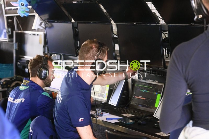 Team in der Boxenfunk-Zentrale