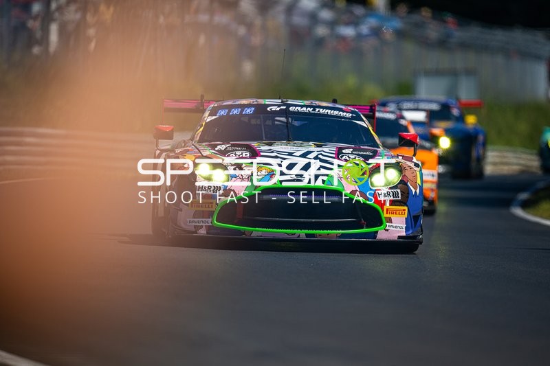 Rennfahrzeug auf der Rennstrecke