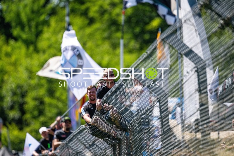 Fans am Nürburgring Zaun