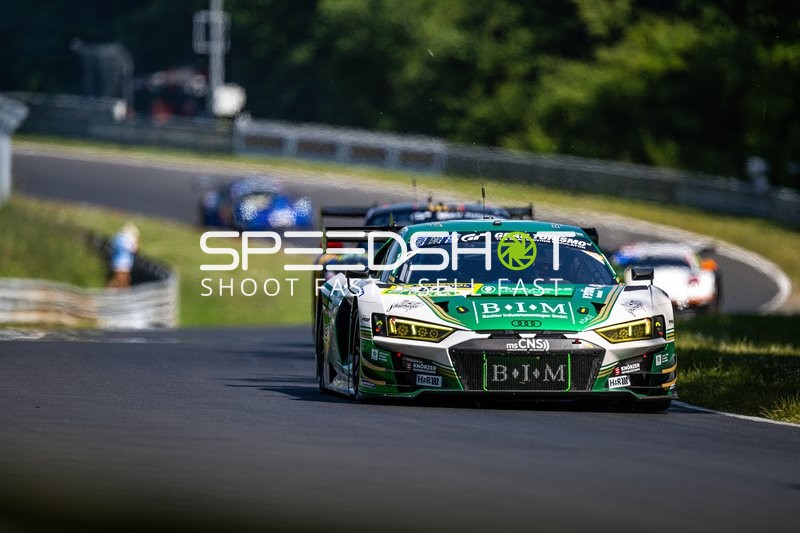 Rennfahrzeug auf der Rennstrecke