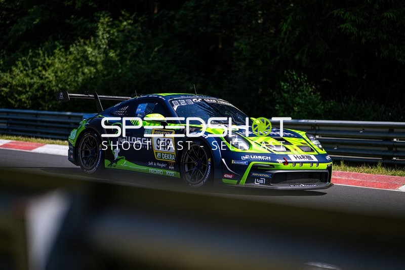 Rennfahrzeug auf der Strecke