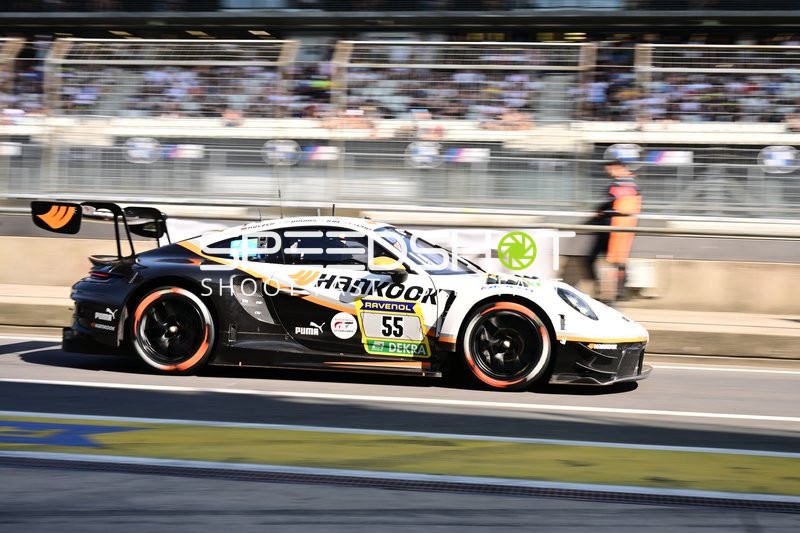 Rennfahrzeug in der Boxengasse