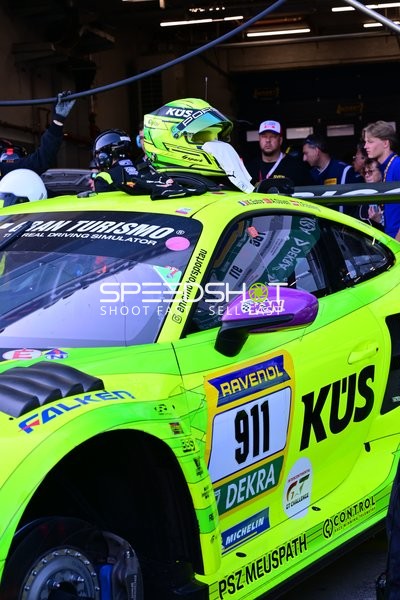 Porsche 911 GT3 R in der Boxengasse