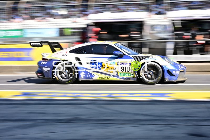 Rennfahrzeug auf der Rennstrecke