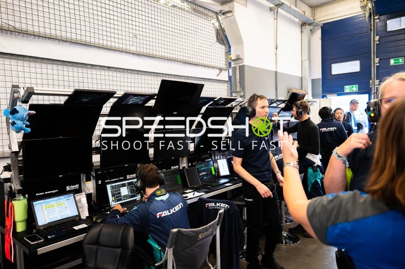 Boxencrew bei 24h Rennen 2025