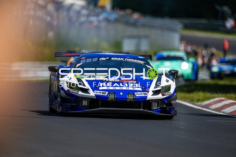 Rennfahrzeug auf der Rennstrecke