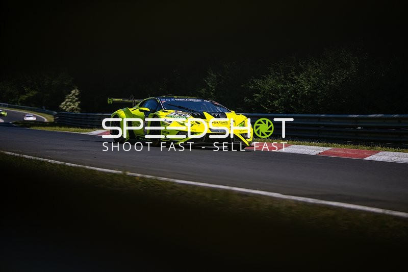 Rennfahrzeug auf der Rennstrecke