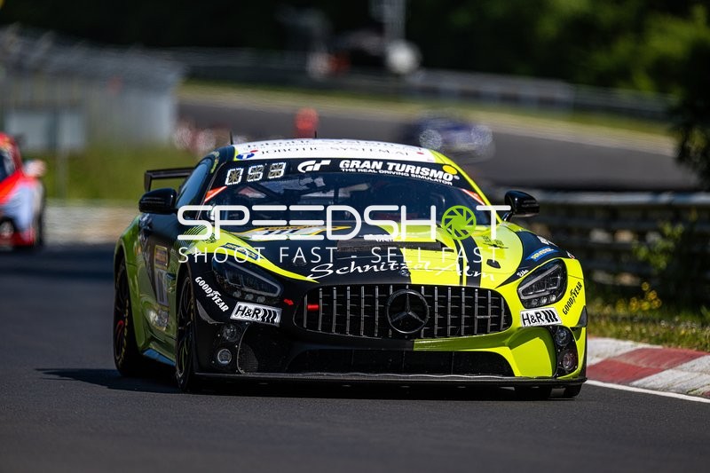 Rennfahrzeug auf der Rennstrecke