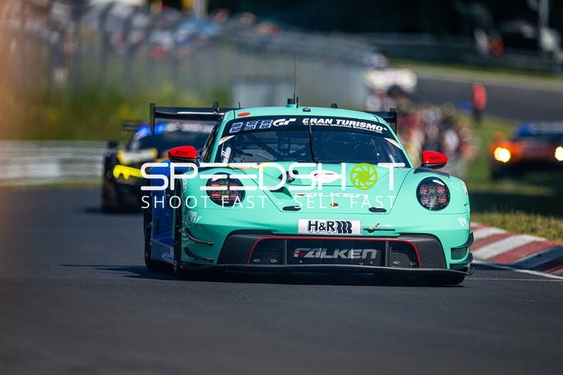 Falken Motorsports Porsche auf der Rennstrecke