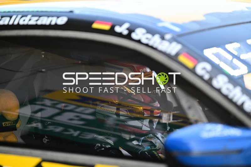 Fahrer im Falken Motorsports (33): Alessio Picariello (33; Falken Motorsports), Julien Andlauer (33; Falken Motorsports), Nico Menzel (33; Falken Motorsports), Sven Müller (33; Falken Motorsports) Cockpit