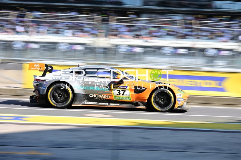 Fahrzeug in der Boxengasse