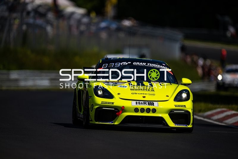 Rennfahrzeug auf der Rennstrecke