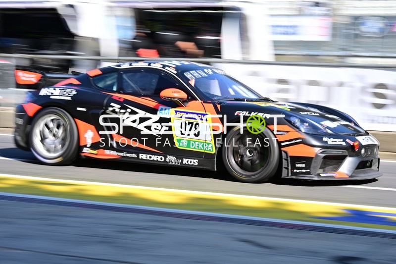 Fahrzeug auf der Rennstrecke