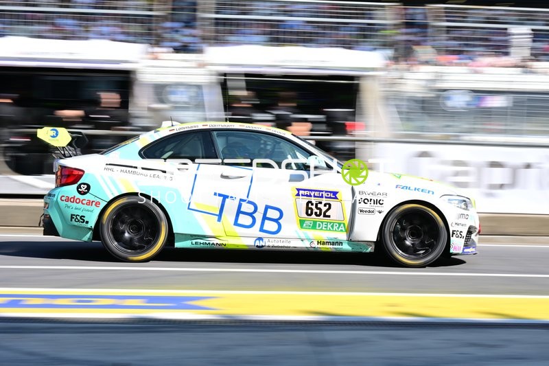 Rennfahrzeug in der Boxengasse