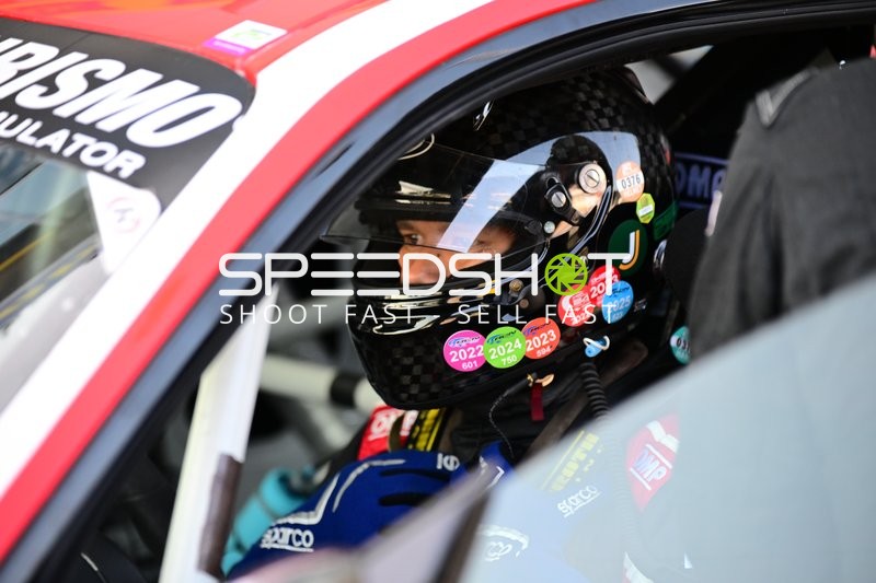 Rennfahrer im Cockpit