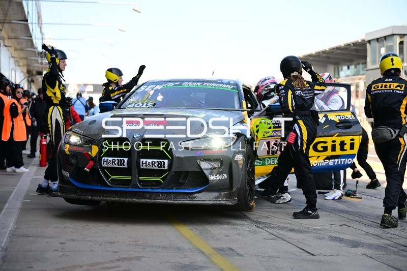 Fahrzeug in der Boxengasse