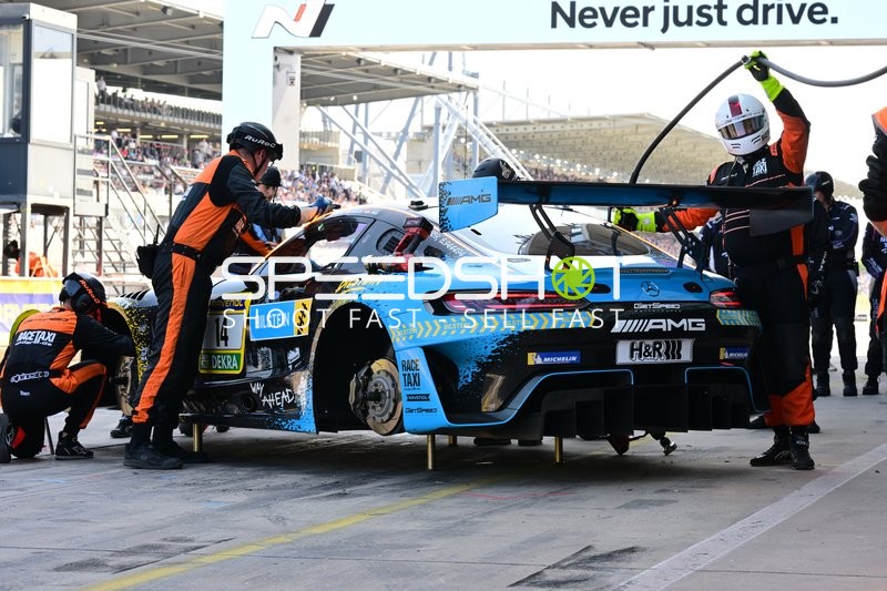 Fahrzeug in der Boxengasse