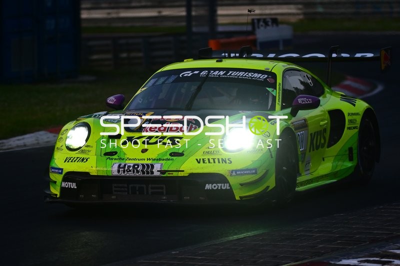 Fahrzeug #911 auf der Rennstrecke