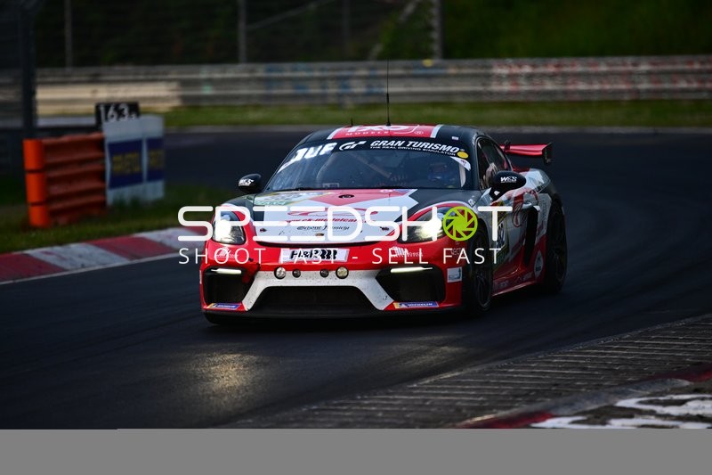 Rennfahrzeug auf der Rennstrecke