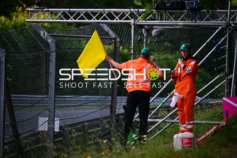 Gelbe Flagge am Nürburgring