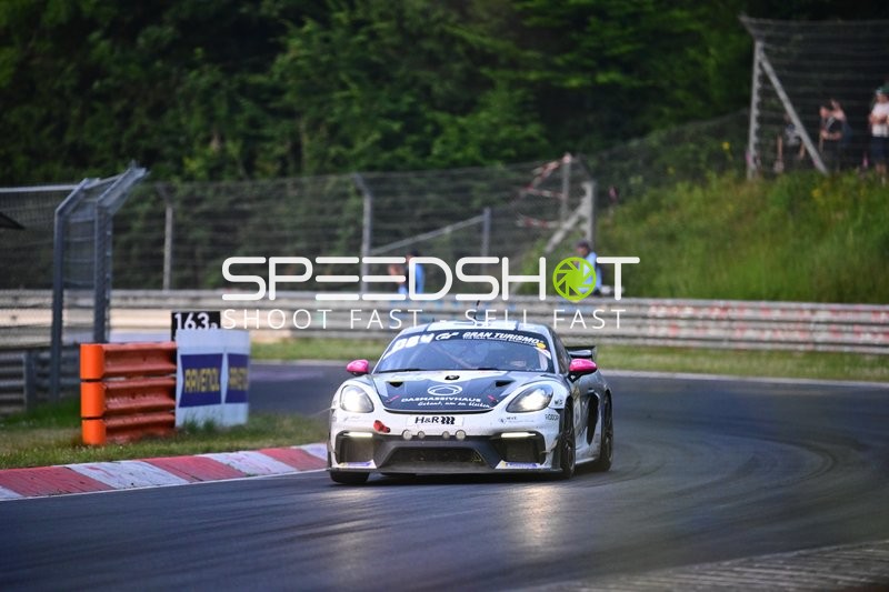 Rennfahrzeug auf der Rennstrecke