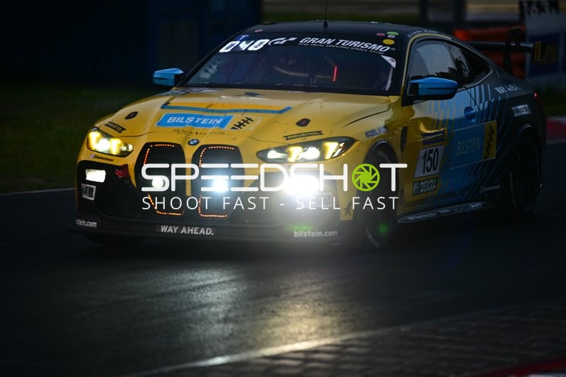 Rennfahrzeug auf der Strecke